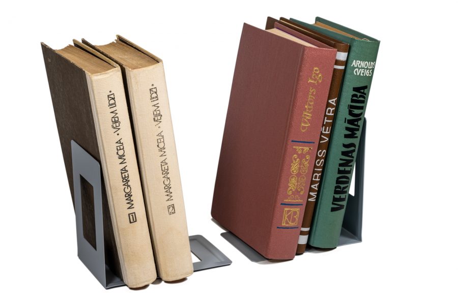 Atbalsts grāmatām – brīvi stāvo&scaron;s – sudraba tonī Galerijas attēls 1